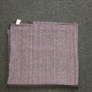 Lululemon adjustable scarf with snaps